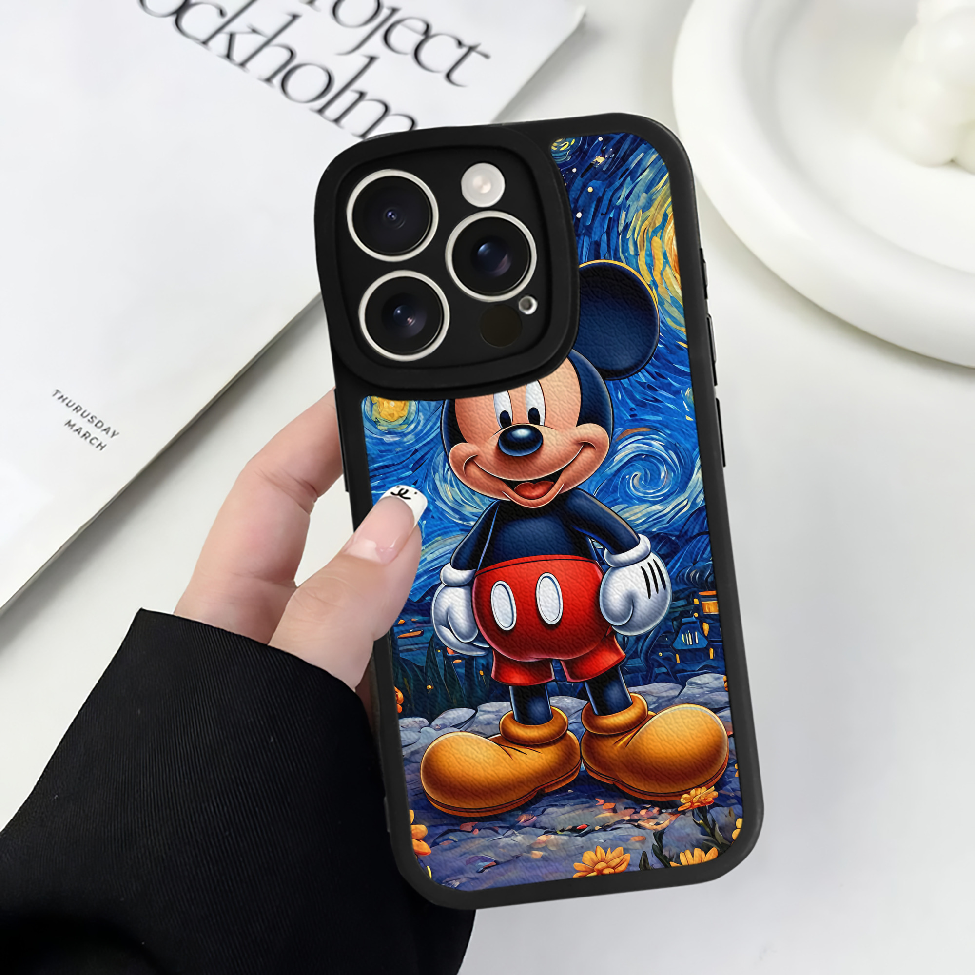 （画像用） ミッキーマウス Mickey Mouse 【iPhone 16シリーズ対応】シリコンスマホケース（レザー調） 材質：シリコン